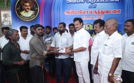 திருச்சி திருவெறும்பூர் தொகுதி அம்பிகாபுரத்தில் அன்பில் அறக்கட்டளை மற்றும்  அப்போலோ மருத்துவமனை  இணைந்து  நடத்தும் மருத்துவ முகாம் நடைபெற்றது - முகாமை அமைச்சர் அன்பில் மகேஷ் பொய்யாமொழி துவக்கி வைத்தார்
