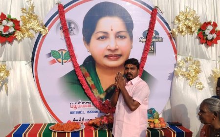 *திருச்சி புறநகர்  தெற்கு மாவட்டம் சார்பில் புரட்சித்தலைவி அம்மாவின் பிறந்த நாள் விழா- பழக்கடை ராஜேஷ் தலைமையில் அம்மாவின் திருவுருவப்படத்திற்கு மலர் தூவி  மரியாதை*