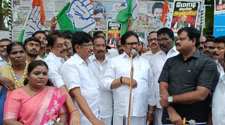 *வாக்கு திருட்டு விவகாரம் தொடர்பாக தேர்தல் ஆணையத்தை கண்டித்தும், தலைமை தேர்தல் ஆணையர் ஞானேஷ் குமார் பதவி விலக வலியுறுத்தியும், காங்கிரஸ் கமிட்டியின் சார்பில் திருச்சியில் கண்டன  ஆர்ப்பாட்டம்*