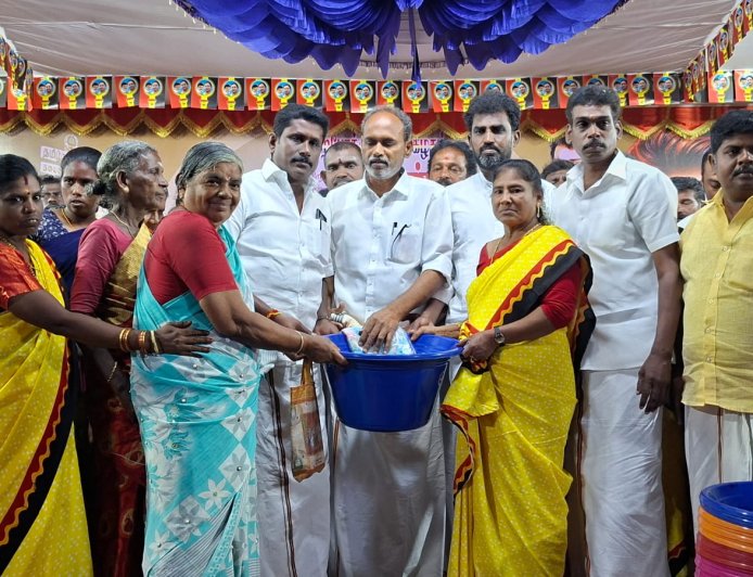 *திருச்சியில் தேமுதிக முப்பெரும் விழா பொதுக்கூட்டம், நலத்திட்ட உதவிகள் வழங்கும் விழா*